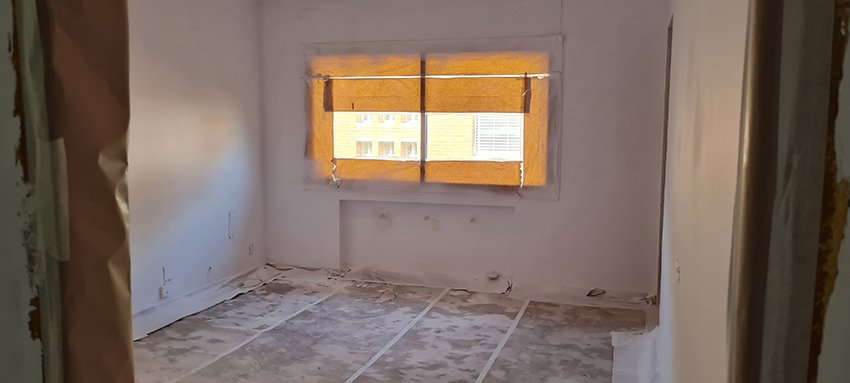 La misma habitación vacía antes de la reforma